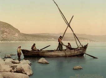 Rybářská loď na jezeře, Tiberias, Svatá země, kolem 1890-1900 (fotochromovaný tisk)