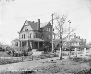 Rezidence Bookera T. Washingtona, Tuskegee Institute, kolem roku 1906 (černobílá fotografie)