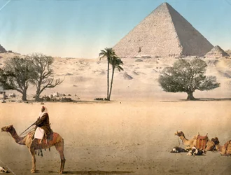 Odpočívající beduíni poblíž Velké pyramidy v Gíze, kolem roku 1895