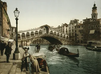 Most Rialto Benátky, cca 1900 (fotochrom)
