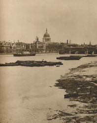 Nábřeží a Blackfriars z South End of Waterloo Bridge, c1935.