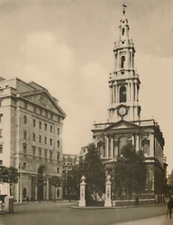 St. Mary-Le-Strand, vyznačující se moderním rozšiřováním ulic, c1935.
