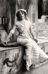 Madge Vincent, zpěvačka a herečka, 1900.