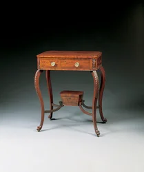 Klasický vyřezávaný pracovní stůl, 1810-20