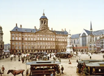 Královský palác v Amsterdamu z náměstí Dam, 1890-1900