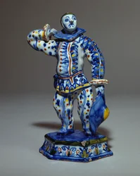 Postava Harlekýna z holandského Delftu, kolem roku 1720