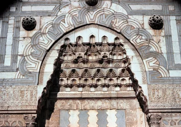 Detail vstupního portálu islámské školy (cca 1251)