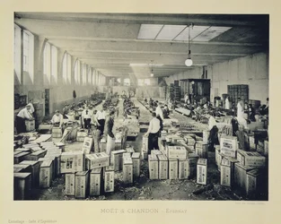 Balicí krabice pro přepravu, od La France Vinicole, vydané Moet & Chandon, Epernay (photolitho)