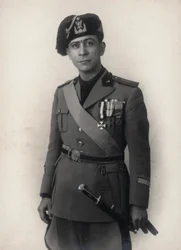 Album "MVSN- Blackshirts": Senior Major Medical Militia (černobílá fotografie)