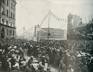 Královský průvod: Královské dělostřelectvo projíždějící kolem St. Georges Circus, Borough, 1897