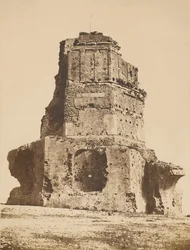 [Ruiny, Tour Magne]