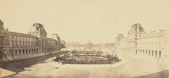 [Cour Napoléon s pohledem k Tuileriím, Louvre, Paříž]