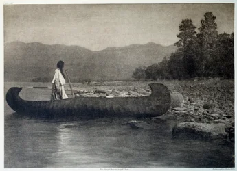 Indiáni z Ameriky: Indián na kanoe lodi v jezeře Southern Flathead, Montana