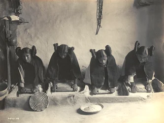 Jídelní koryto - Hopi Edward S. Curtis