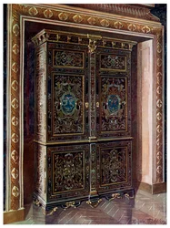 Skříň z ebenu s vykládáním z ryté mosazi a bílého kovu, 1910.