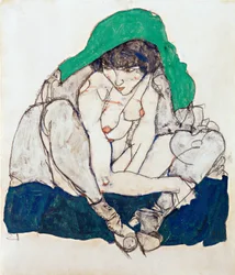 Krčící se žena se zeleným šátkem - Schiele, Egon (1890-1918) - 1914 - Černá křída, Kvaš na papíře - 47x31 - Leopold Museum, Vídeň