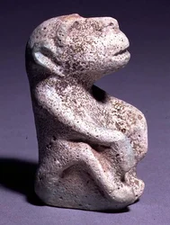 Soška paviána, z chrámu Hierakonpolis, hlavní depozit, rané dynastické období, 1.-2. dynastie (glazovaná fajáns) (viz také 282581)