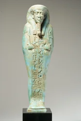 Postava Ushabti pro Hor-Khebi, pozdní dynastické období, konec 25.-začátek 26. dynastie, cca 700-600 př. n. l. (fajáns) (viz 270353 obráceně)