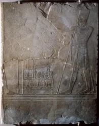 Reliéf zobrazující Mentuhotepa III. (asi 2004–asi 1992 př. n. l.) zasvěcující obětiny, Říše středu, asi 1982–1970 př. n. l. (vápenec)