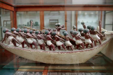 Zmenšený model lodi z hrobky Meketreho, Dér el-Bahrí, Egypt, egyptská civilizace, Střední říše, XI. dynastie