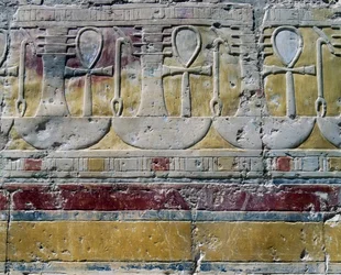 Ankh, hieroglyfický znak života, Djed, sloupovitý symbol, a Uas, znak žezla, malované reliéfy, Hathořina kaple, Mortuární chrám královny Hatšepsut, Deir el-Bahri, Théby, Egyptská civilizace, Nová říše, XVIII. dynastie