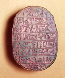 Základ manželského skarabea Amenhotepa III. (asi 1417-1379 př. n. l.) a královny Tiye, Nová říše, asi 1391-1353 př. n. l.