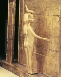 Detail Selketu z kanopické truhly Tutanchamona (asi 1370-52 př.nl) Nová říše (pozlacené dřevo) (viz také 59095)
