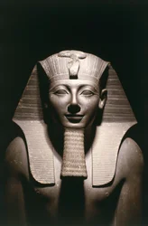 Egypt, detail sochy Thutmose III. (před 1479 - kolem 1425 př. n. l.), 18. dynastie, z Amonova chrámu v Karnaku v Luxoru, čedič