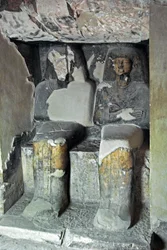 Egyptský starověk: sochy poblíž hrobky Kha em Het (Khaemhat) inspektora podkroví a písaře na dvoře Amenophise III (TT57) představující písaře a Imhotepa. 18. dynastie. 1530-1290 před naším letopočtem. Vallee des Nobles. Luxor, Západní břeh Jordánu, Egypt