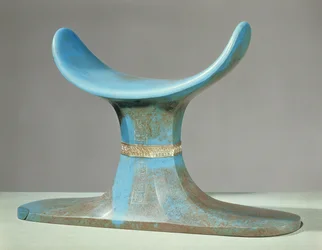 Opěrka hlavy, z hrobky Tutanchamona (asi 1370-52 př.nl) Nová říše (modrá skleněná pasta)