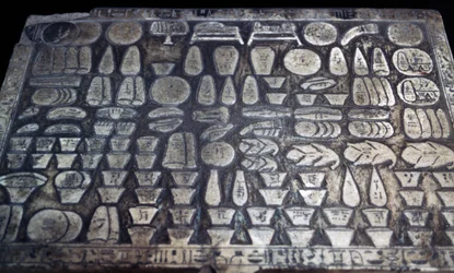 Obětní stůl, Egyptská civilizace, Nová říše, Dynastie XVIII, Detail