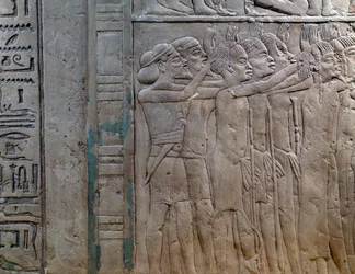 Knížata z Núbie, Libye, Sýrie a Palestiny přicházející vzdát hold králi, basreliéf z vápence, z Memfitské hrobky Horemheba v Sakkáře, Egyptská civilizace, Nová říše, dynastie XVIII