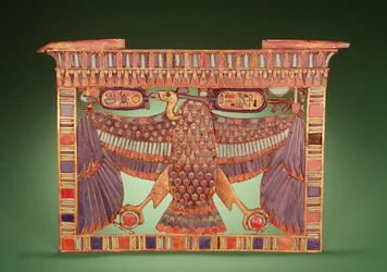 Pylonový hrudník zdobený supem z Horního Egypta, z hrobky Tutanchamona (asi 1370-52 př.nl) Nová říše (zlatá cloisonne vykládaná skleněnou pastou)