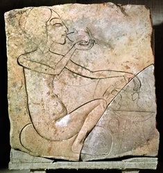 Reliéf zobrazující princeznu jí pečenou kachnu ze Severního paláce v Tell El-Amarna, Nová říše, cca 1353-1337 př.nl (vápenec)