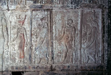 Reliéf s Neith, Opet, Hor Hijen a Hirent, Hatšepsutin chrám, Deir el-Bahari, thébská nekropole (Seznam světového dědictví UNESCO)