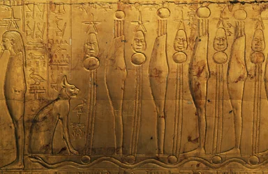 Reliéfy na horním rejstříku pravého vnějšího panelu druhé pohřební kaple, Tutanchamonova pokladnice, Egypt, Egyptská civilizace, Nová říše, Dynastie XVIII