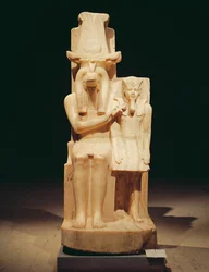 Sobek nabízí Ankh Amenhoteopovi III (asi 1417-1379 př. n. l.) Nová říše (alabastr)