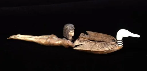 Lžíce se zploštělou rukojetí ve tvaru plavky, Nová říše, cca 1400 př. n. l. (dřevo a slonovina) (viz také 110870)