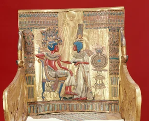 Trůn z Tutanchamonovy hrobky (asi 1370-1352 př. n. l.) Nová říše (zlato)