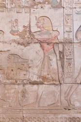 Nástěnné reliéfy, velký hypostylový sál, chrámový komplex Karnak, Luxor, Egypt