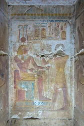 Barevný reliéf, chrám Seti I, Abydos, Egypt