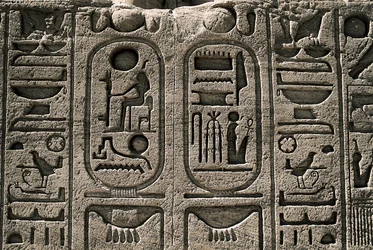 Egyptský starověk: reliéf chrámu Ramsese II. 1271-1256 př.nl, Abu Simbel, Asuán, Egypt