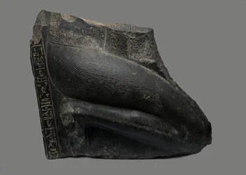 Klečící socha Khaemwaset, 1281-1277 př.nl