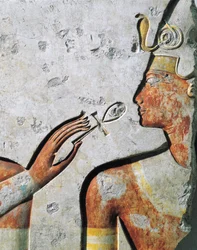 Ramses II. při obřadu otevírání úst, basreliéf, z malého chrámu postaveného faraonem v Abydosu