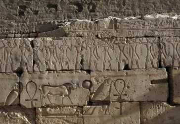 Reliéf, Chrám Ramsese II, Abydos, Egypt, Egyptská civilizace, Nová říše, Dynastie XIX (foto)