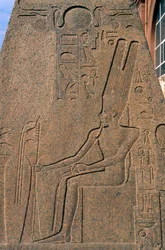 Reliéf z obelisku Ramsese II. v zahradě Egyptského muzea v Káhiře, Egypt, Egyptská civilizace, Nová říše, Dynastie XIX