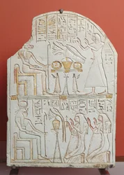 Stela z Penboui, strážkyně Deir el-Medina, z Théb, Nová říše (malovaný kámen)