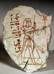 Egyptská antika: ostrakon (nebo ostrakon) (množné číslo: ostraka) (střep keramiky používaný pro poznámky, kresby...) zobrazující princeznu z ramessovského období (19.-20. dynastie). 1100 př. n. l. Turín, Egyptské muzeum - Starověký Egypt: ostrakon (nebo