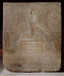 Isis Pterophor, ze sarkofágu Ramesse III (asi 11854-1153 př.nl) z jeho hrobky v Údolí králů, Nová říše (růžová žula)