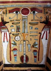 Anubis mumie, dekorativní detail sarkofágu Ankh-ef-en-Khonsu